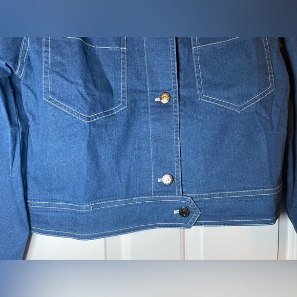 Michel Fashion Woman’s Denim Jacket Size Medium NWT White Contrast Light Cropped - Picture 2 of 9